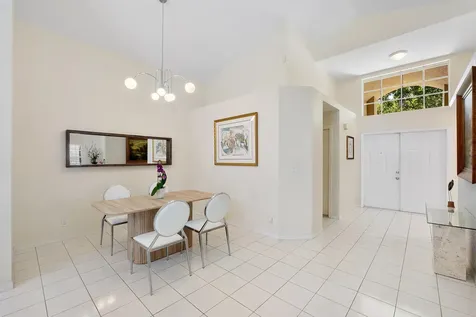 2016 Island Circle Weston FL 33326