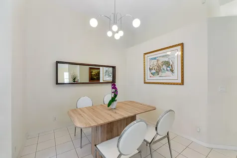 2016 Island Circle Weston FL 33326