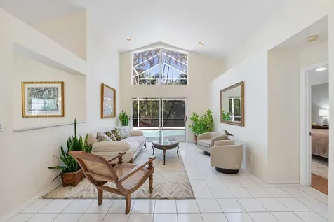 2016 Island Circle Weston FL 33326