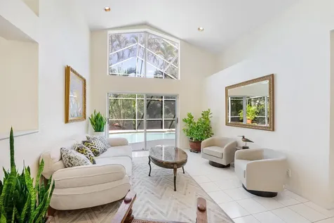 2016 Island Circle Weston FL 33326