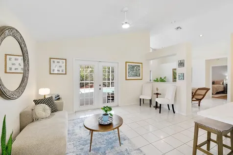 2016 Island Circle Weston FL 33326