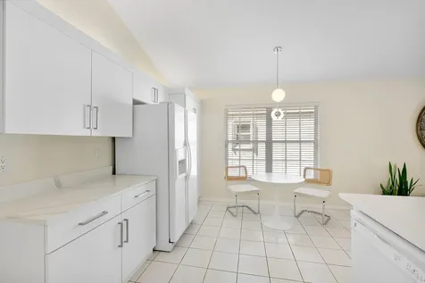 2016 Island Circle Weston FL 33326