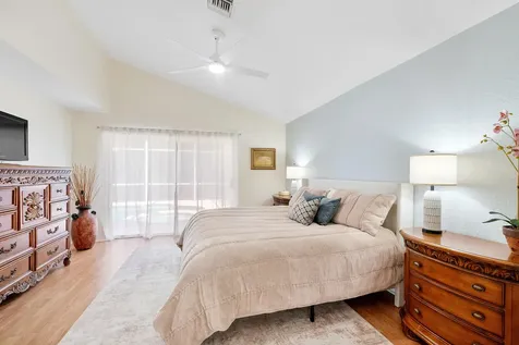 2016 Island Circle Weston FL 33326