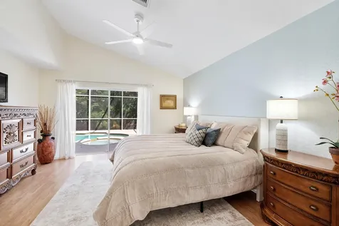 2016 Island Circle Weston FL 33326