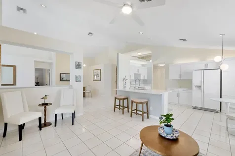 2016 Island Circle Weston FL 33326