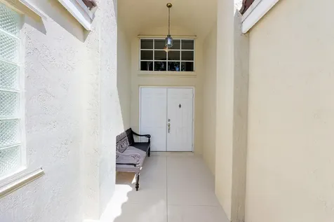 2016 Island Circle Weston FL 33326