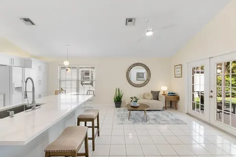 2016 Island Circle Weston FL 33326