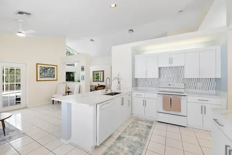2016 Island Circle Weston FL 33326
