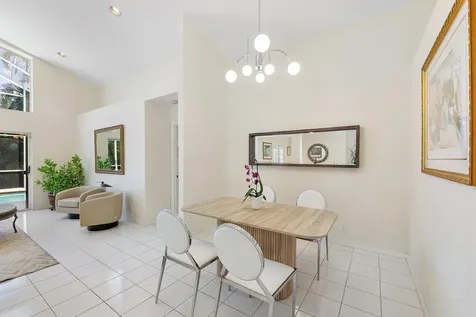 2016 Island Circle Weston FL 33326