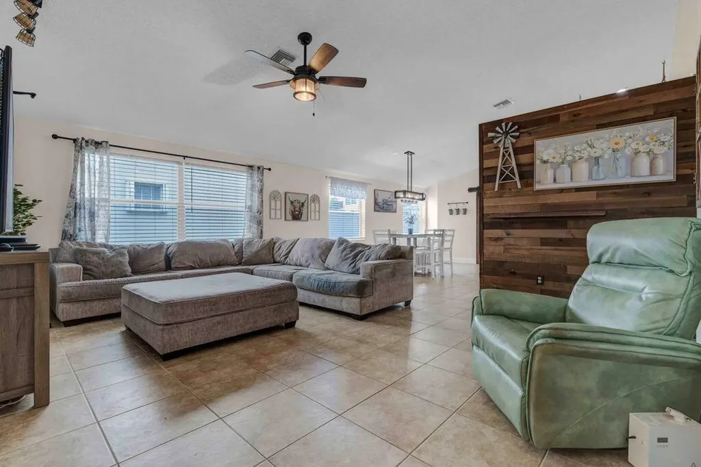 7925 Ambleside Way Lake Worth FL 33467