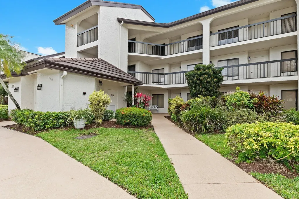 5380 Cedar Lake Drive Boynton Beach FL 33437