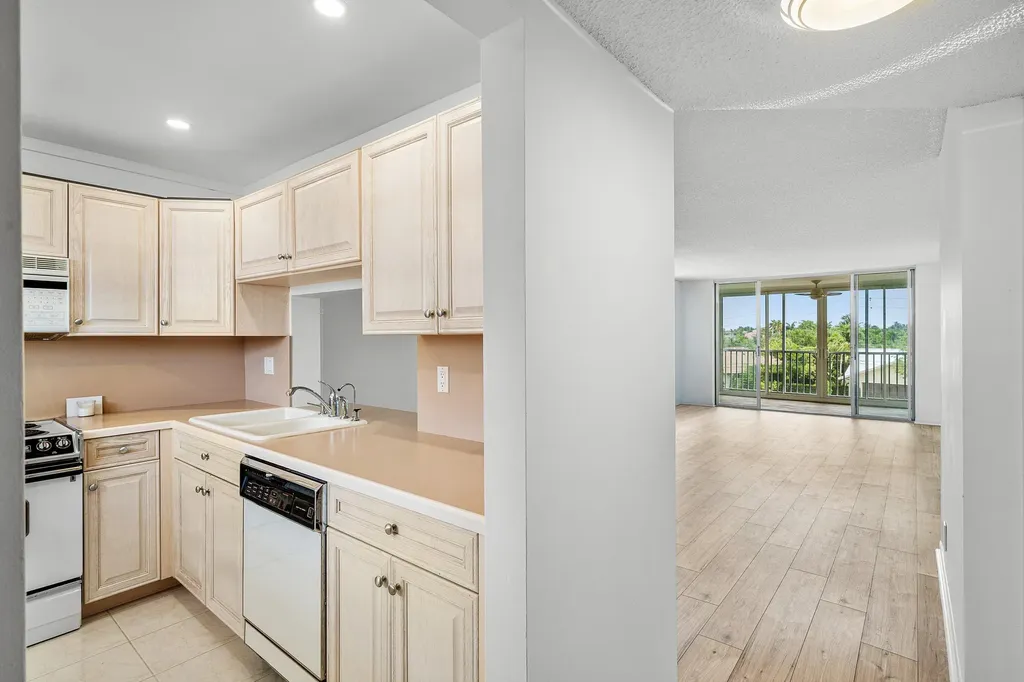 921 Gardenia Drive Delray Beach FL 33483