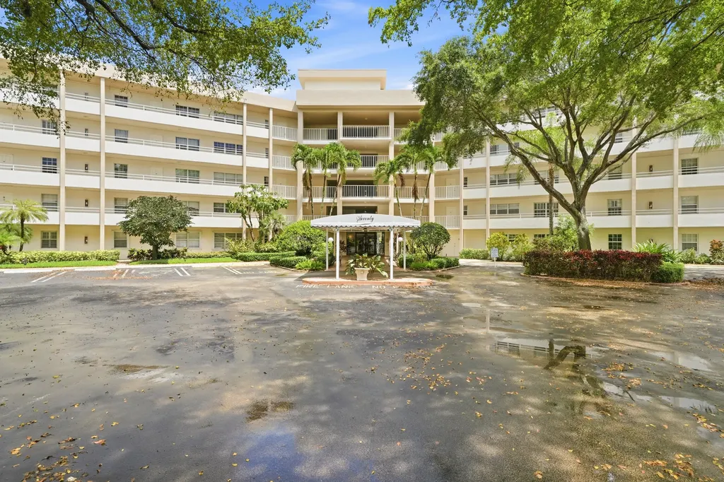 3800 Oaks Clubhouse Drive Pompano Beach FL 33069
