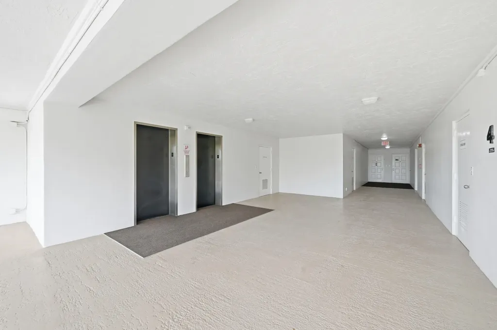 3800 Oaks Clubhouse Drive Pompano Beach FL 33069