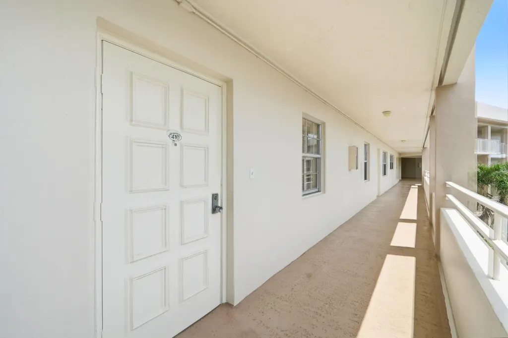 3800 Oaks Clubhouse Drive Pompano Beach FL 33069