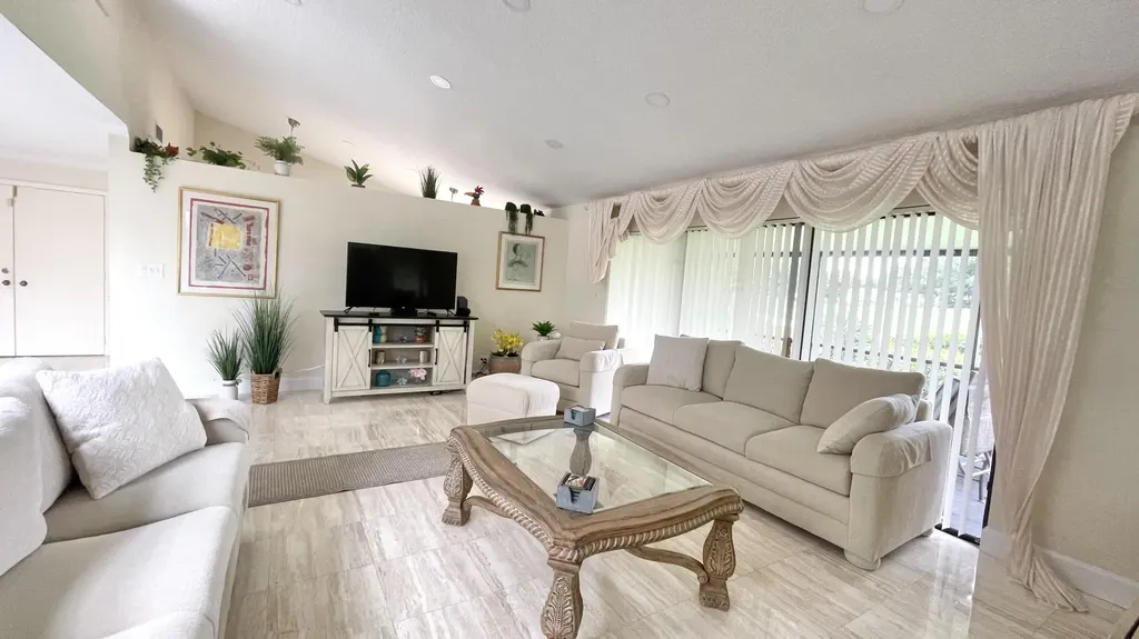 5662 Ainsley Court Boynton Beach FL 33437