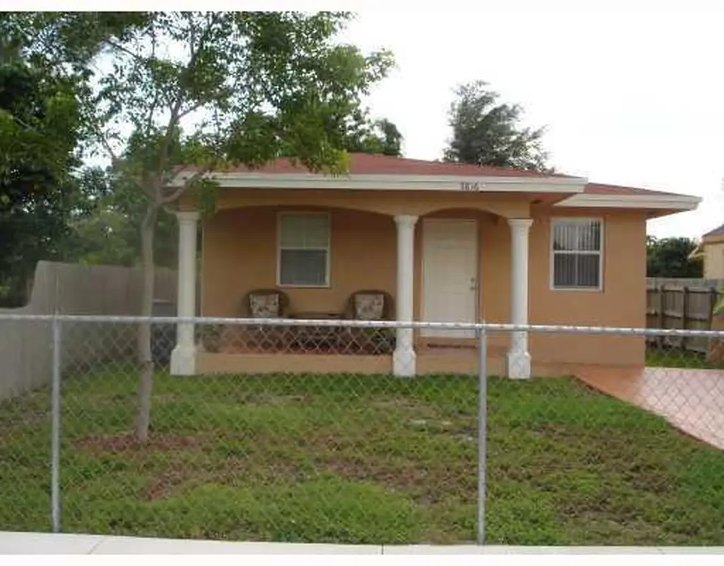 5816 Lincoln Street Hollywood FL 33021