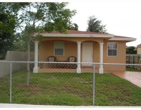 5816 Lincoln Street Hollywood FL 33021