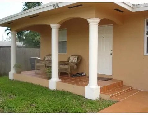5816 Lincoln Street Hollywood FL 33021
