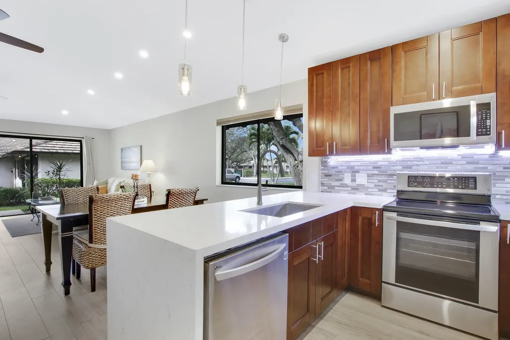 533 Club Drive Palm Beach Gardens FL 33418