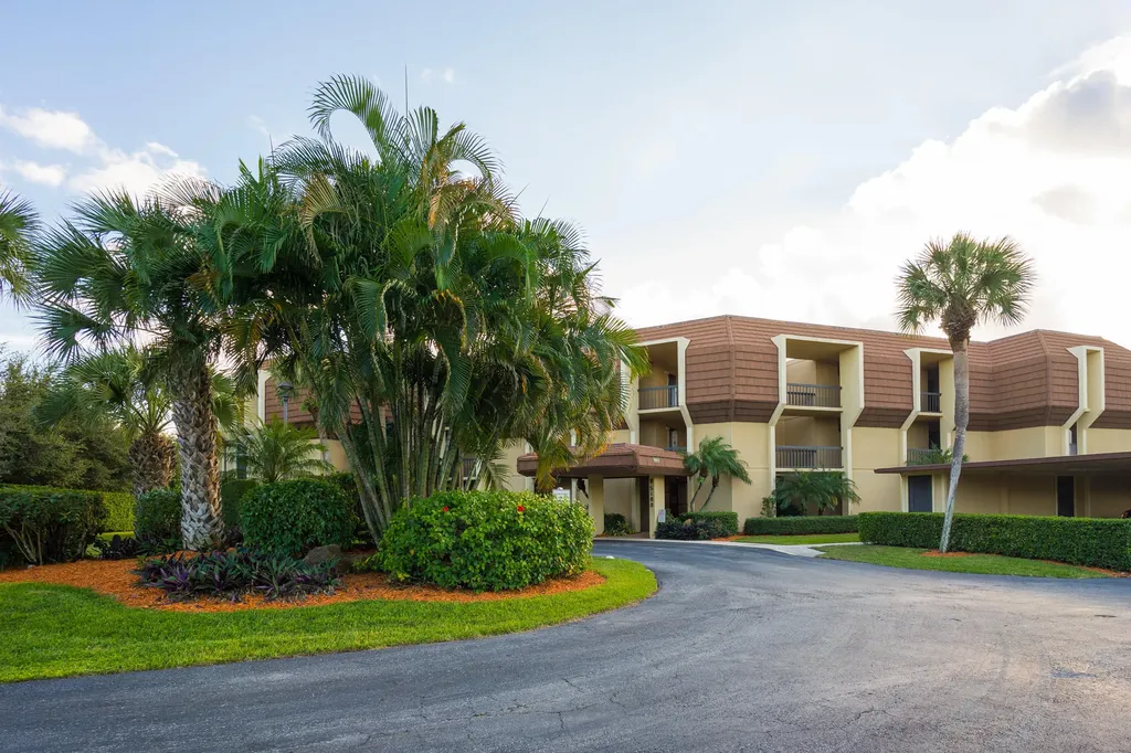 5188 Woodland Lakes Drive Palm Beach Gardens FL 33418