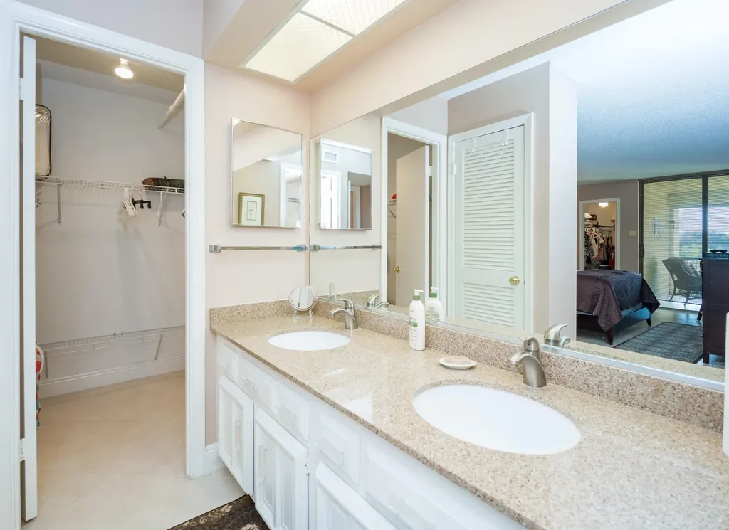 5188 Woodland Lakes Drive Palm Beach Gardens FL 33418