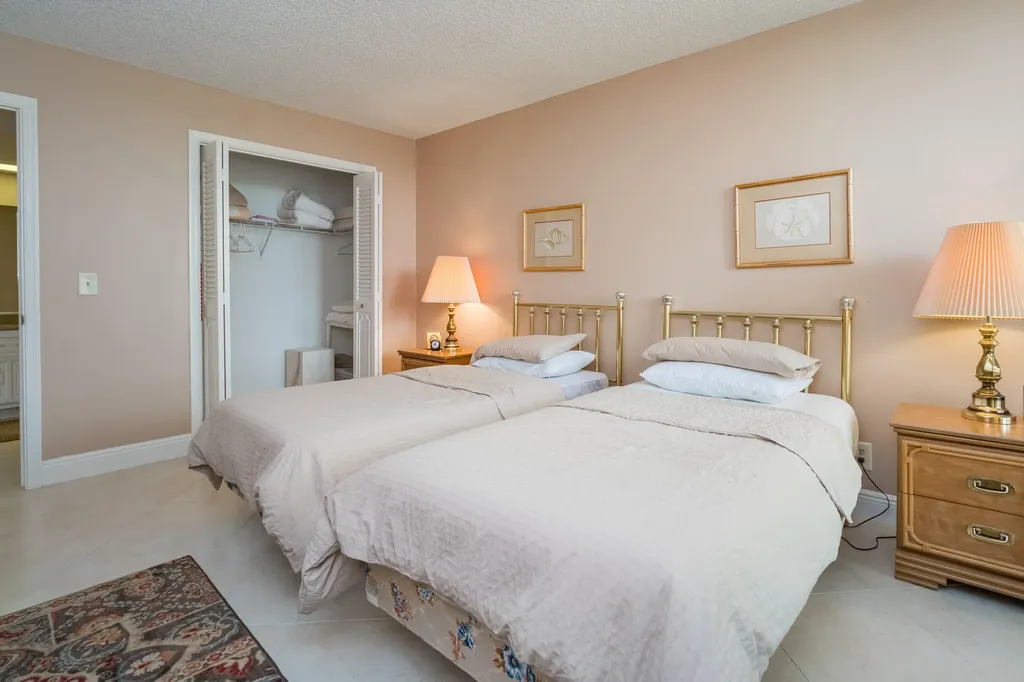 5188 Woodland Lakes Drive Palm Beach Gardens FL 33418