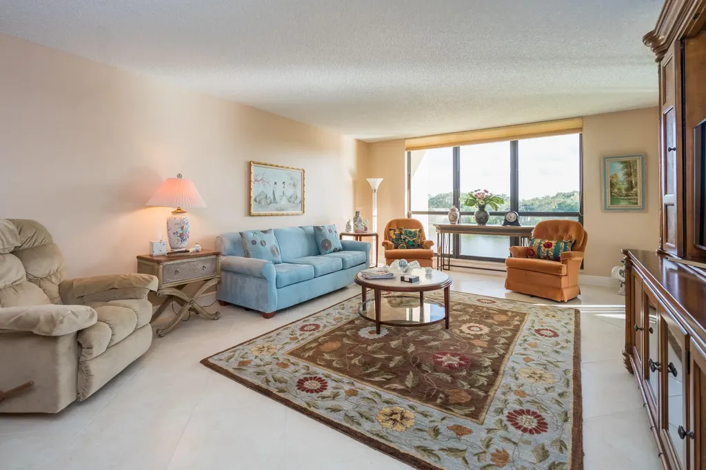5188 Woodland Lakes Drive Palm Beach Gardens FL 33418