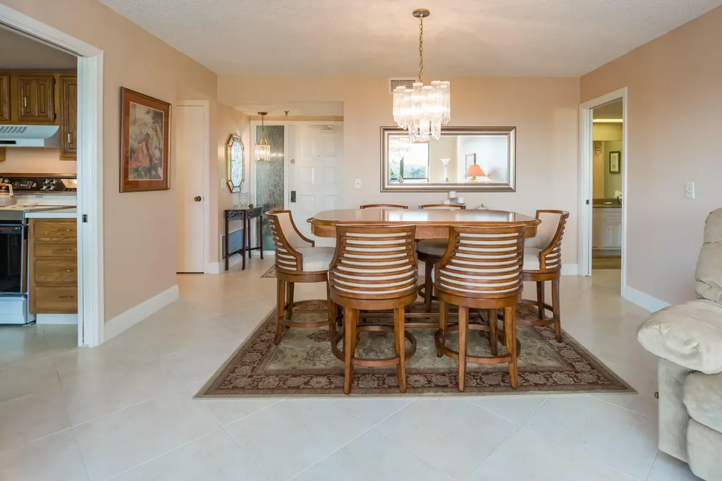 5188 Woodland Lakes Drive Palm Beach Gardens FL 33418
