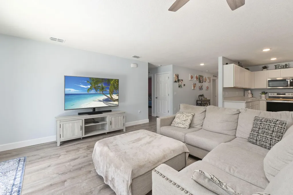 692 SW Hamberland Avenue Port St Lucie FL 34953