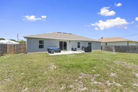 692 SW Hamberland Avenue Port St Lucie FL 34953