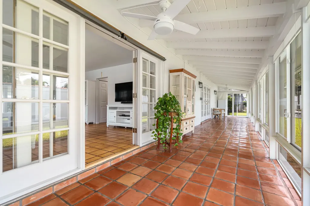 2110 NE 55th Street Fort Lauderdale FL 33308