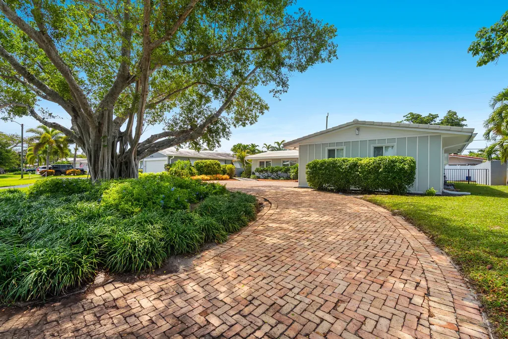 2110 NE 55th Street Fort Lauderdale FL 33308