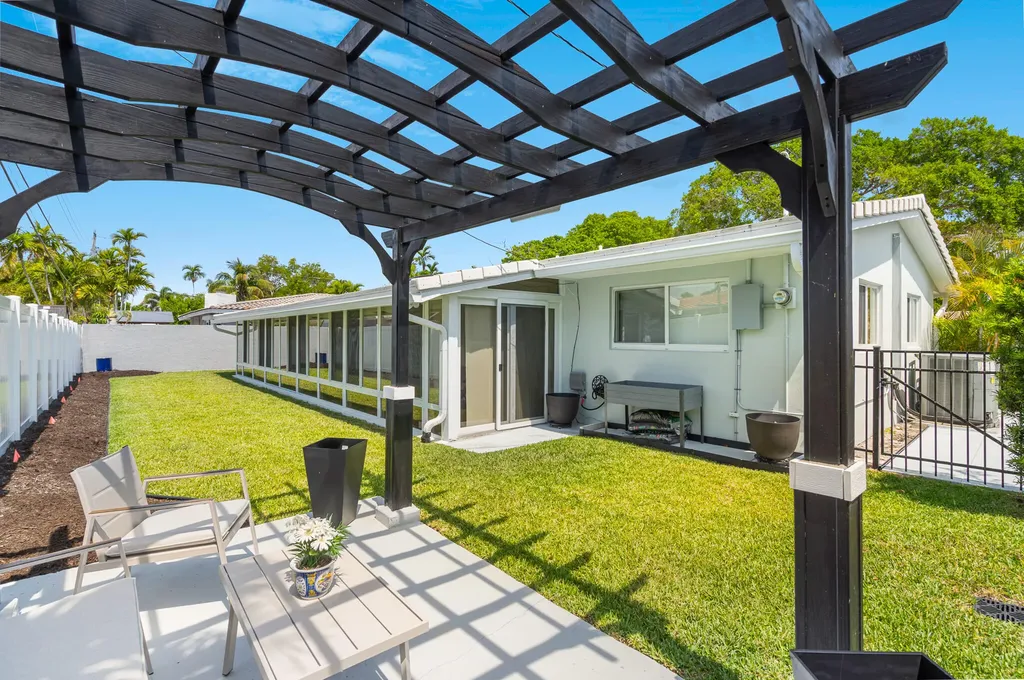 2110 NE 55th Street Fort Lauderdale FL 33308
