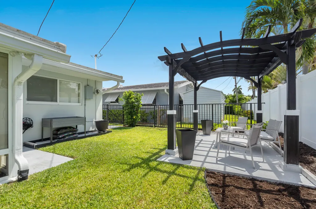 2110 NE 55th Street Fort Lauderdale FL 33308