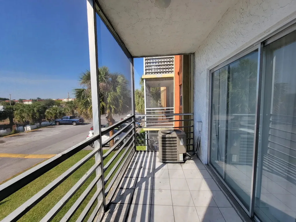 3700 NW 21st Street Lauderdale Lakes FL 33311