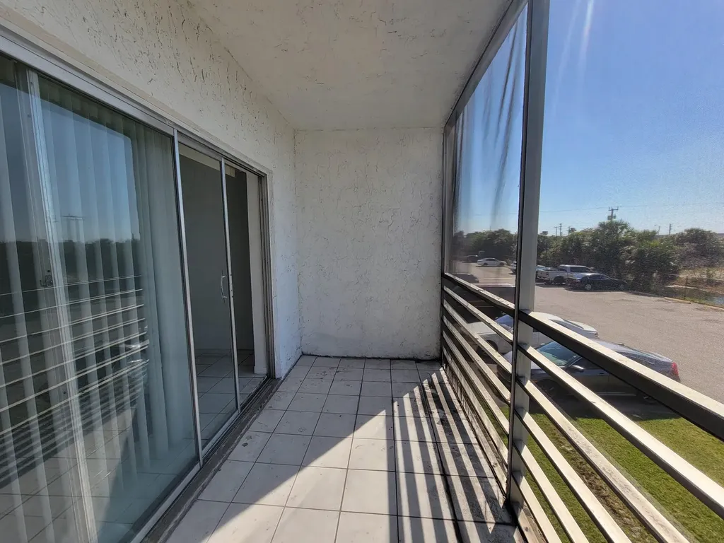 3700 NW 21st Street Lauderdale Lakes FL 33311