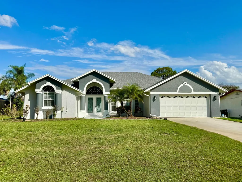 1438 SE Griffin Terrace Port St Lucie FL 34952