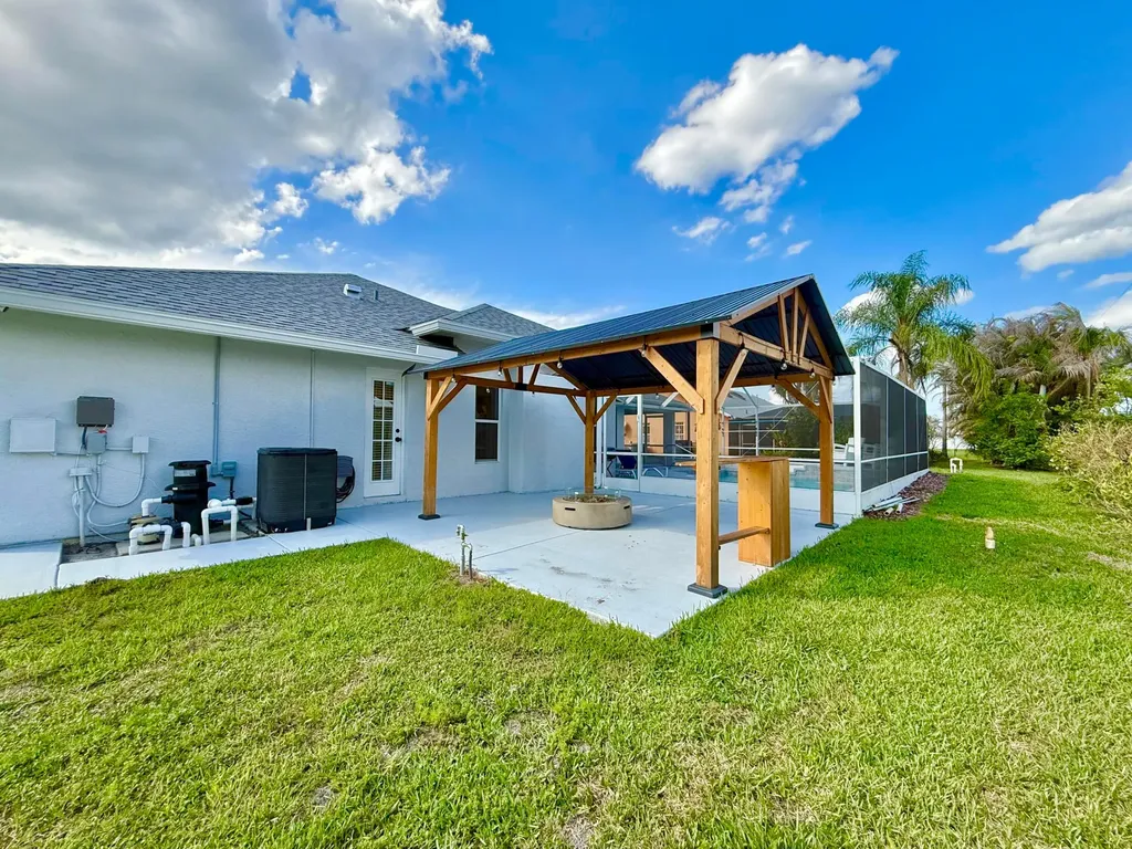 1438 SE Griffin Terrace Port St Lucie FL 34952