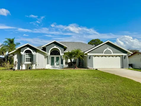 1438 SE Griffin Terrace Port St Lucie FL 34952