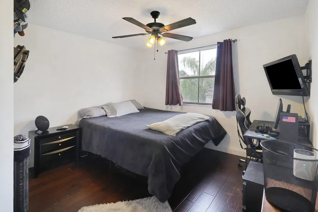 5220 NW 53rd Avenue Coconut Creek FL 33073