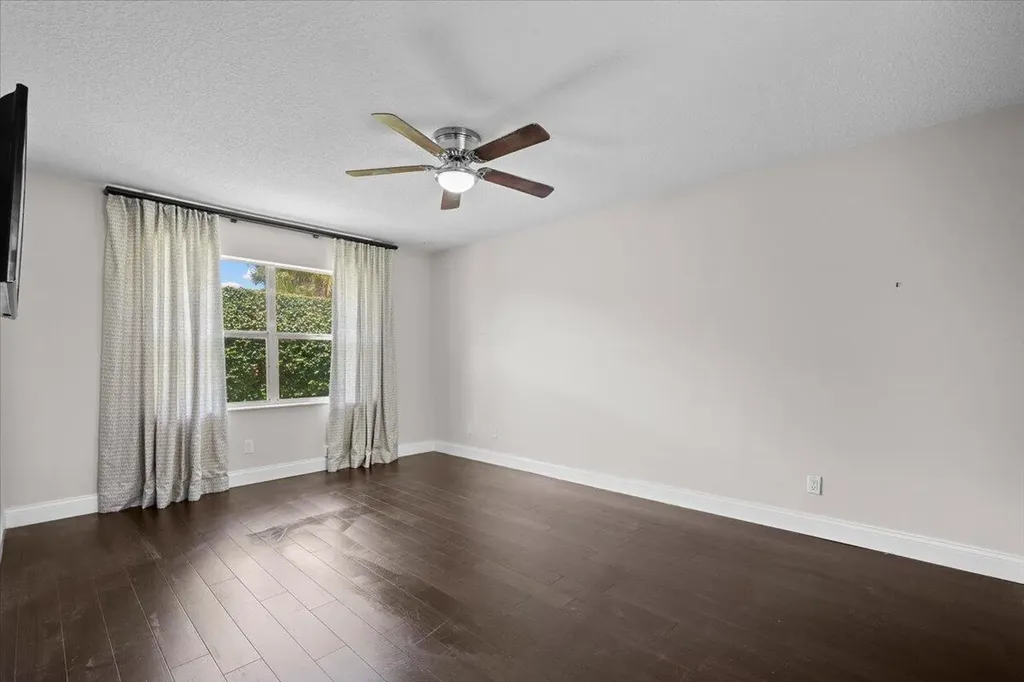 129 Moccasin Trail S Jupiter FL 33458