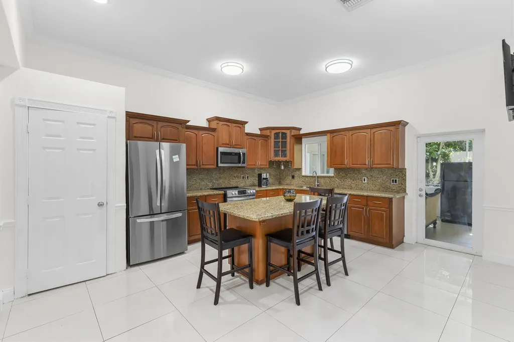 321 N 72nd Terrace Hollywood FL 33024