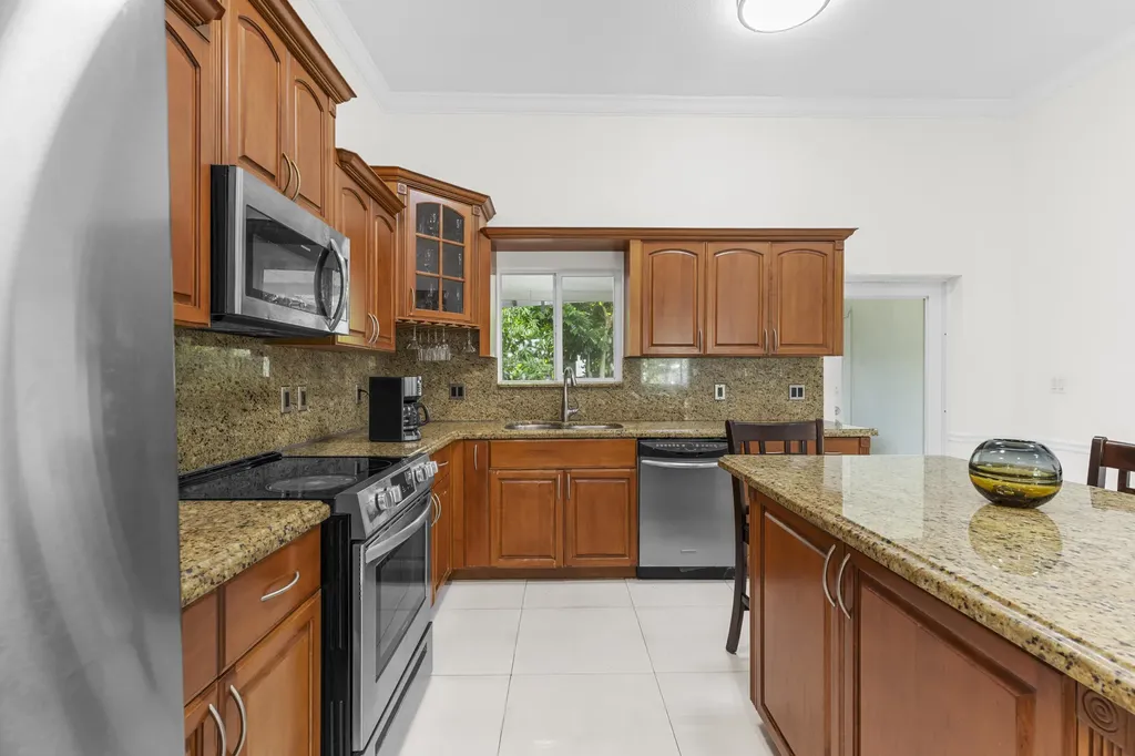 321 N 72nd Terrace Hollywood FL 33024