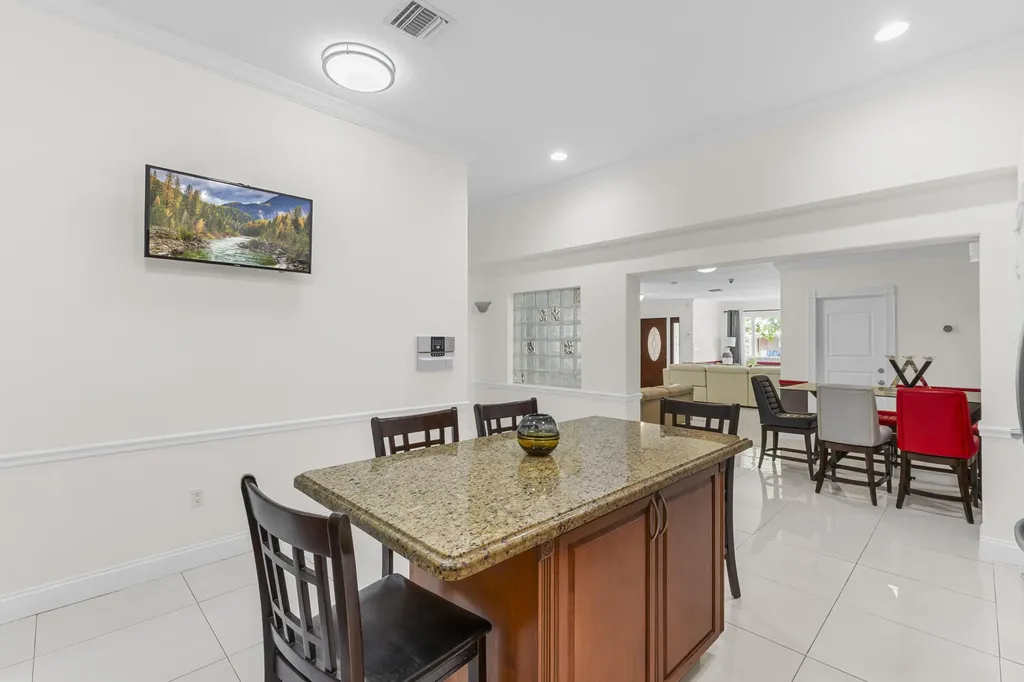 321 N 72nd Terrace Hollywood FL 33024