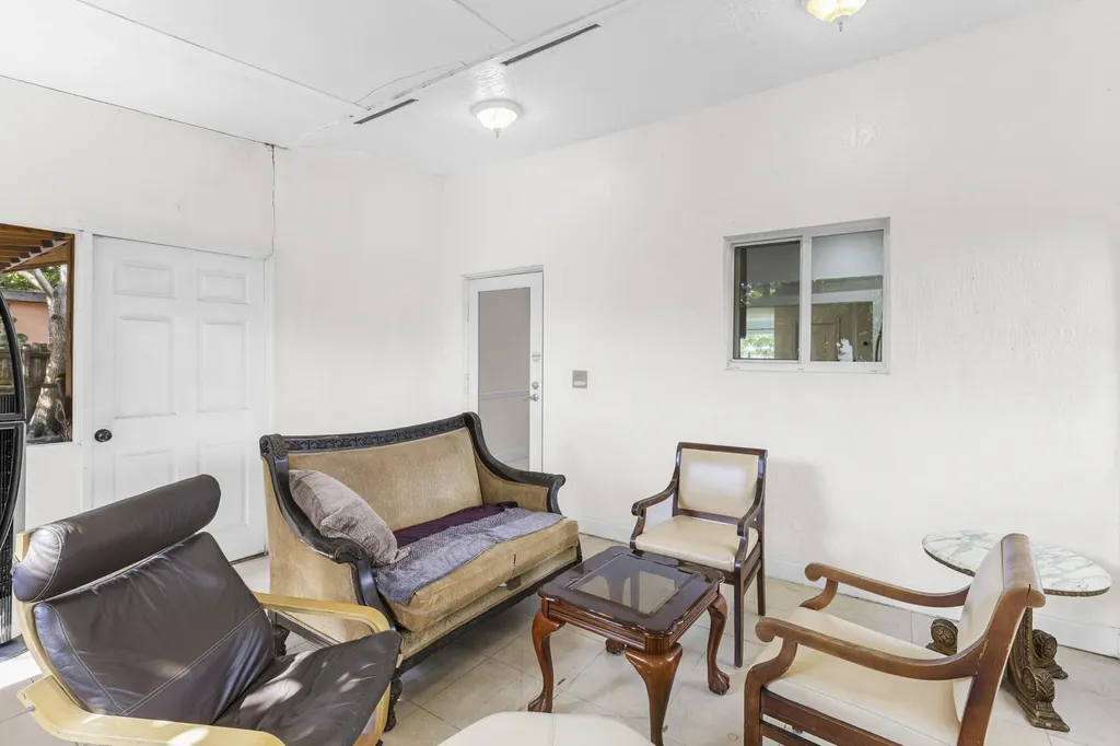 321 N 72nd Terrace Hollywood FL 33024