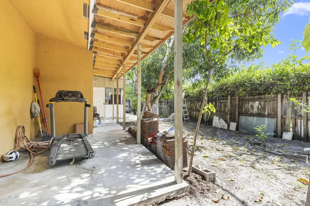 321 N 72nd Terrace Hollywood FL 33024