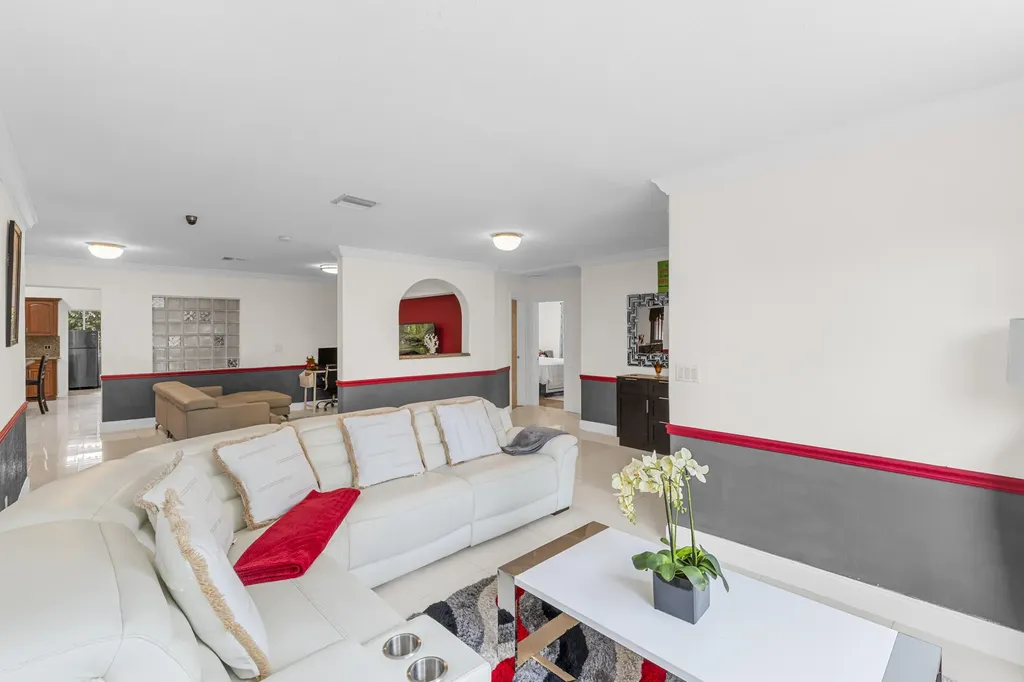 321 N 72nd Terrace Hollywood FL 33024