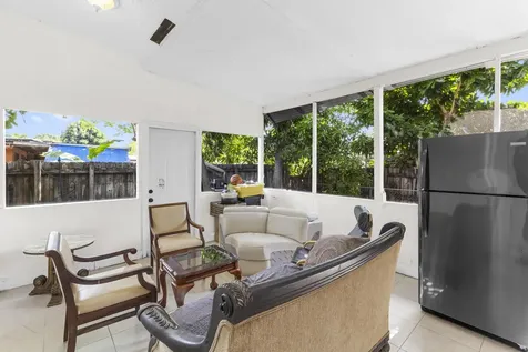321 N 72nd Terrace Hollywood FL 33024