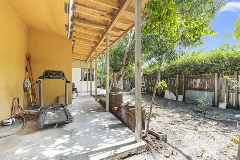 321 N 72nd Terrace Hollywood FL 33024